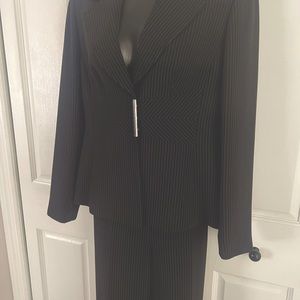 Women’s Tahari Pants Suit Size 6P